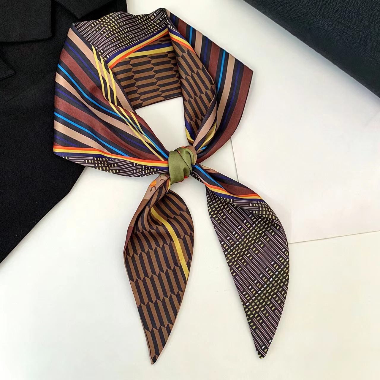 Foulard en soie biaisé imprimé - Face Scarf Mask avis et prix