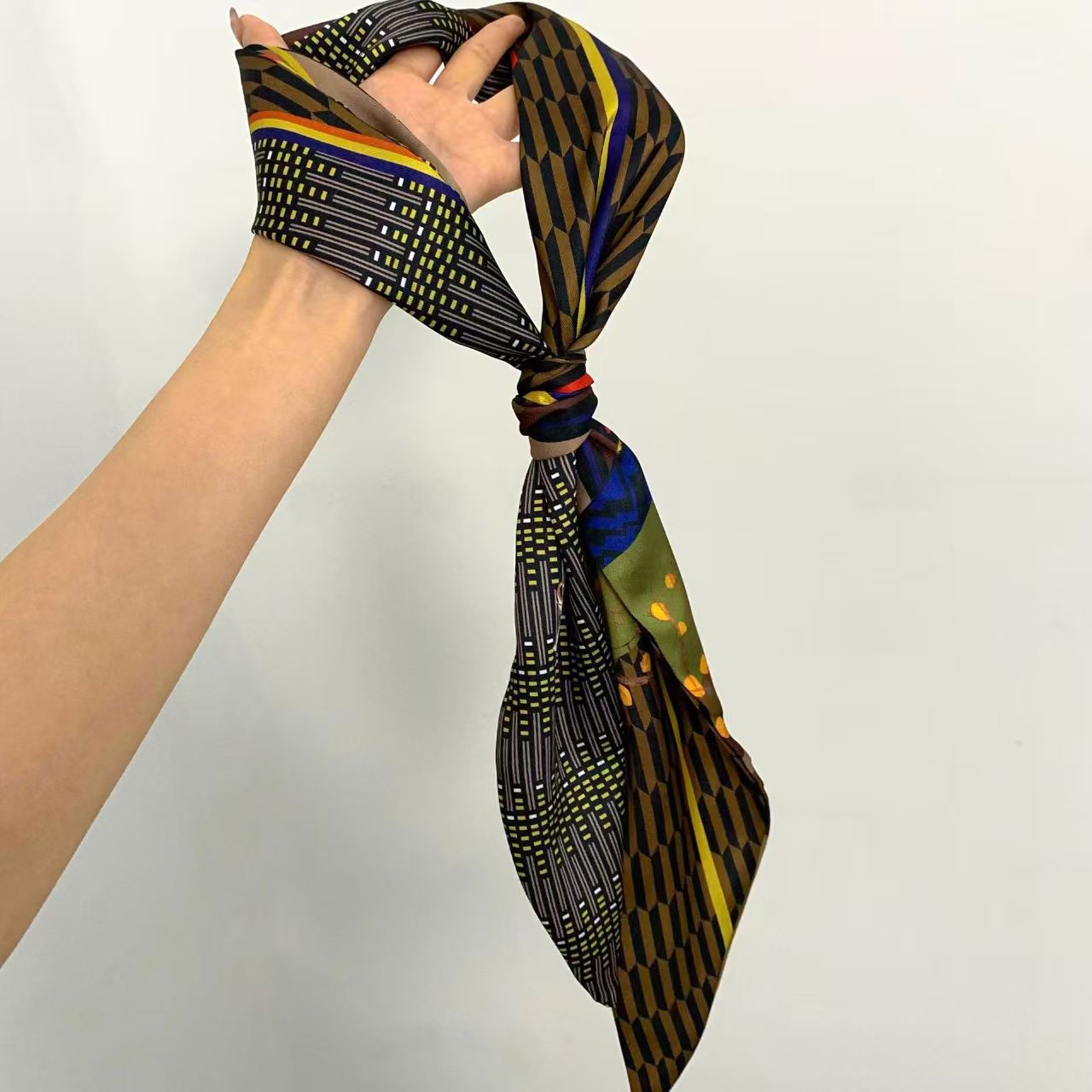 Foulard en soie biaisé imprimé - Face Scarf Mask avis et prix